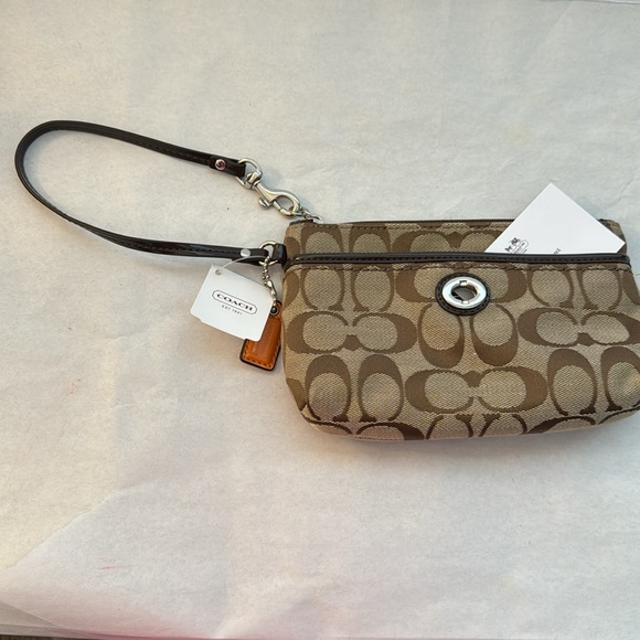 Coach Park Signature Medium Wristlet NWT - Picture 8 of 11